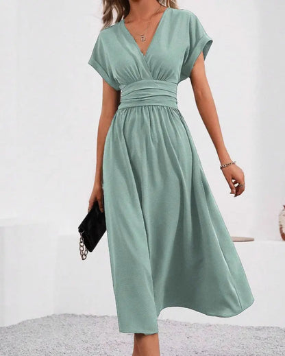 Jurk Dames: Elegante V-Hals Jurk met Vleermuismouwen & Geplooide Taille AtelierDress