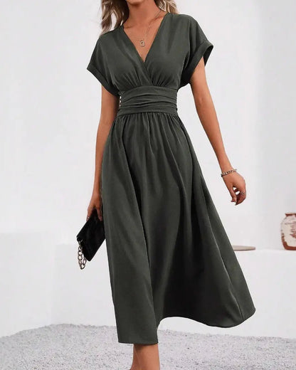 Jurk Dames: Elegante V-Hals Jurk met Vleermuismouwen & Geplooide Taille AtelierDress
