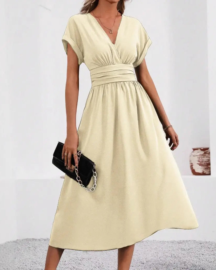 Jurk Dames: Elegante V-Hals Jurk met Vleermuismouwen & Geplooide Taille AtelierDress