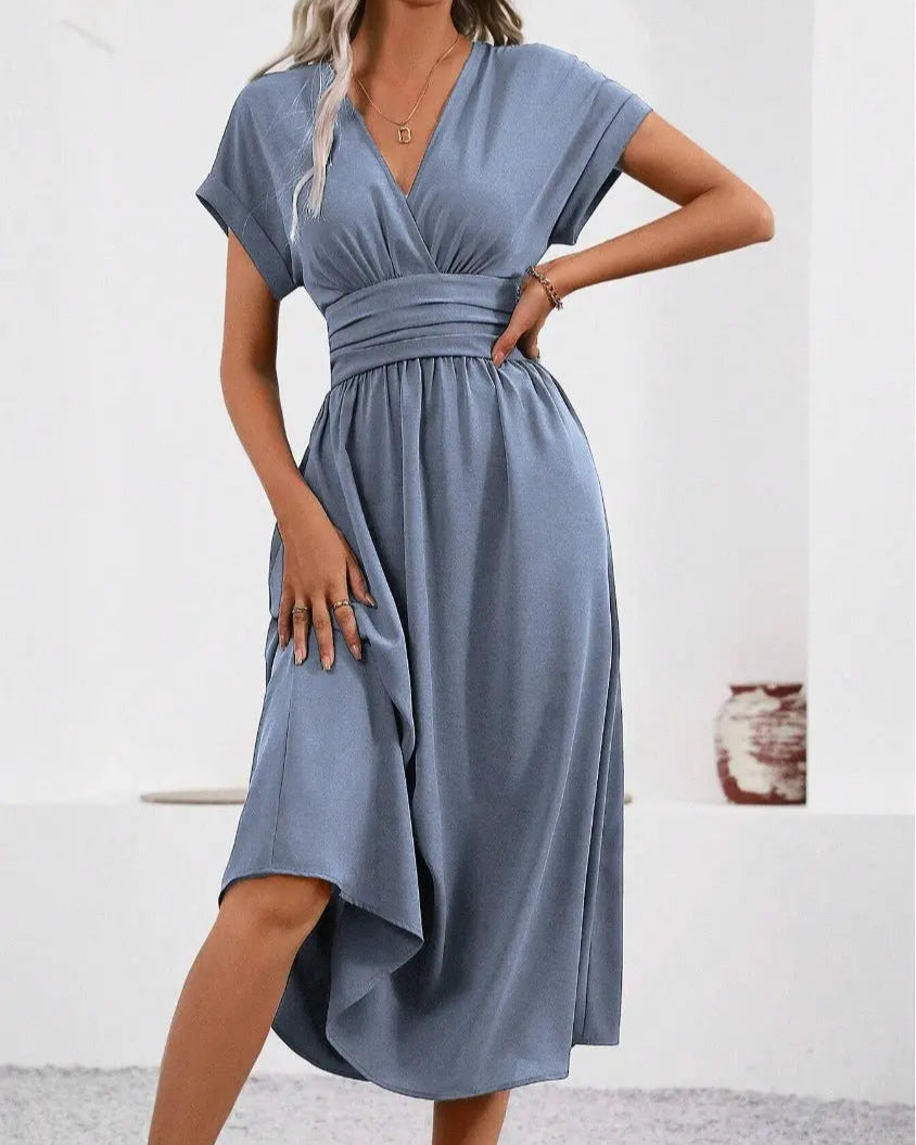 Jurk Dames: Elegante V-Hals Jurk met Vleermuismouwen & Geplooide Taille AtelierDress