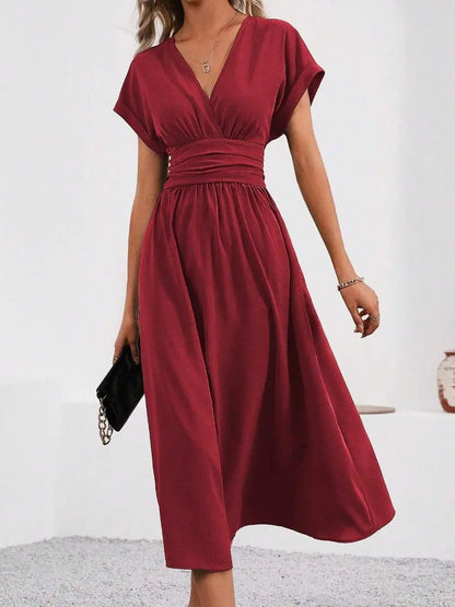 Jurk Dames: Elegante V-Hals Jurk met Vleermuismouwen & Geplooide Taille AtelierDress
