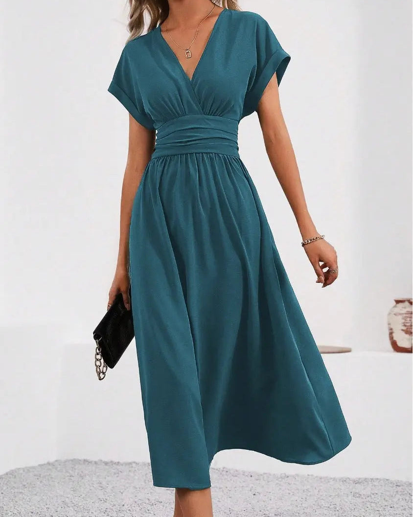 Jurk Dames: Elegante V-Hals Jurk met Vleermuismouwen & Geplooide Taille AtelierDress